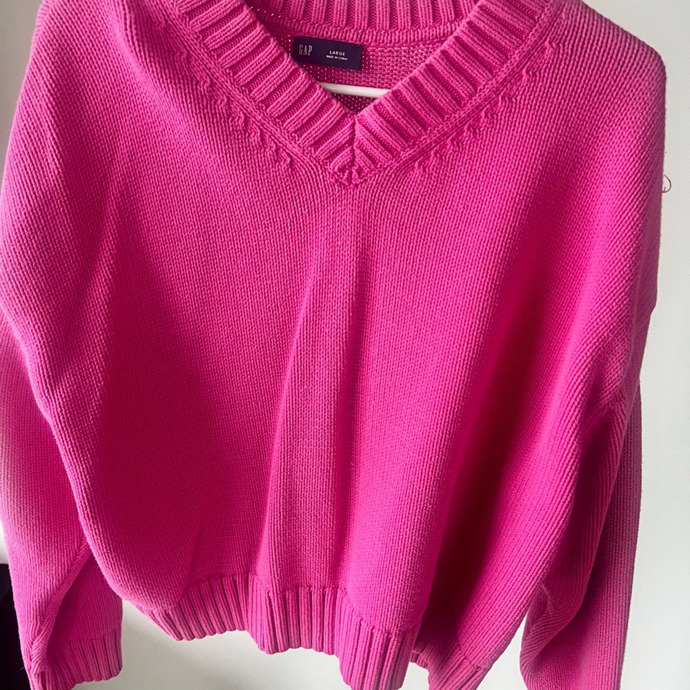 GAP Women's V-Neck Sweater in Bright Pink 100% Cotton
